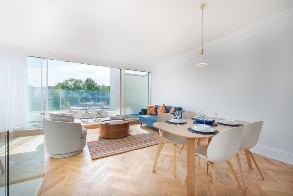 Stunning Two Bed Rh8 Apartamento *