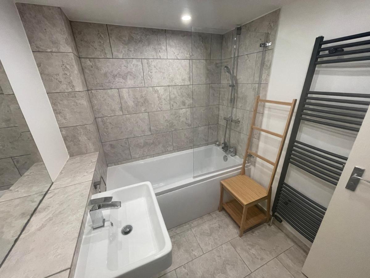 Tower Bridge King Bed En-suite With Parking & Balcony Apartment London