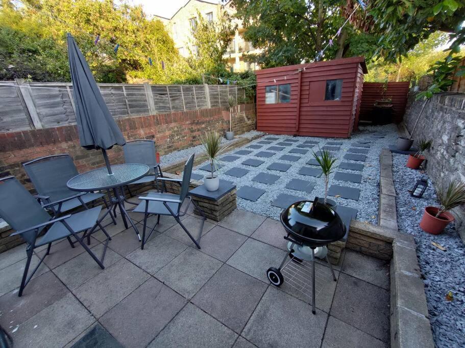 Casa de férias Edwardian 4 Bedrooms With 4 Bathrooms Townhouse, Next To Underground, Accommodates 10 People Londres