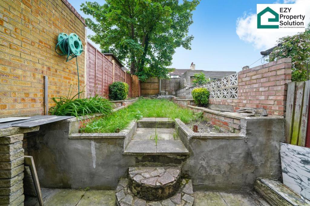 Ezy Solution Short Lets & Serviced Norbury Holiday home *