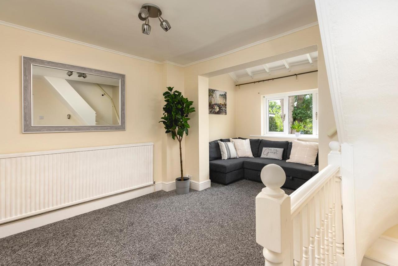 Skyvillion - 2 Bed In Finchley- 2 Mins Walk To East Finchley Tube Station London