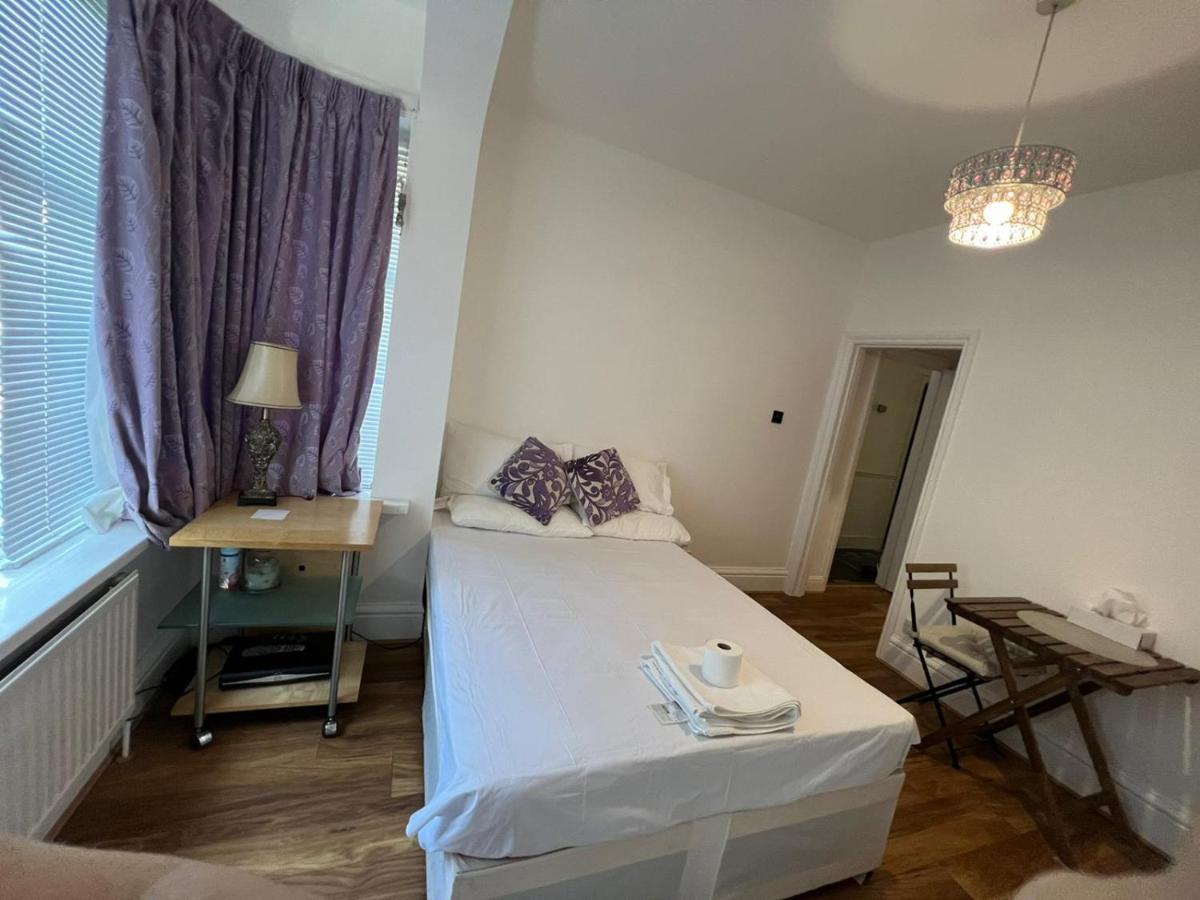 Appartement Lovely Studio Flat In *