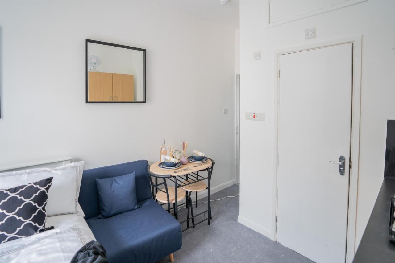 Small Private Studio In The Heart Of Angel Apartment