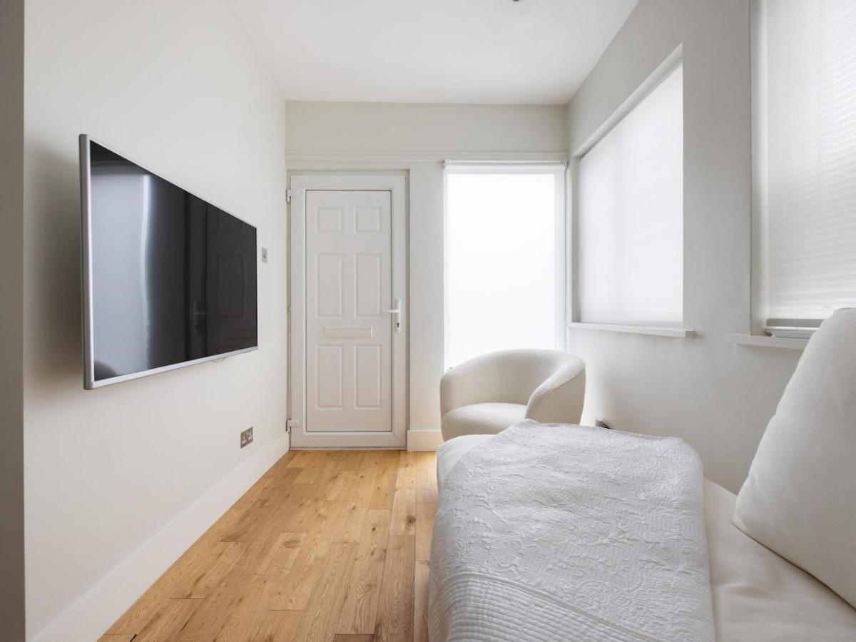 Pass The Keys Chic 1 Bedroom Flat Steps Of King's Road Chelsea Appartement Londen