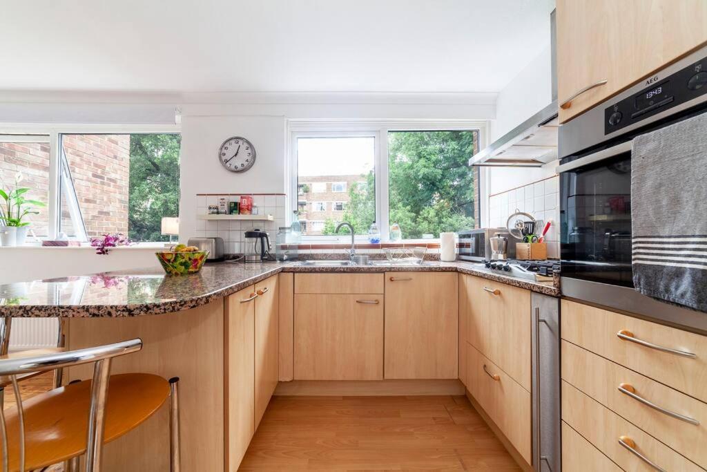 Newly Refurbished 5 Bdr House Wgarden And Parking Londen