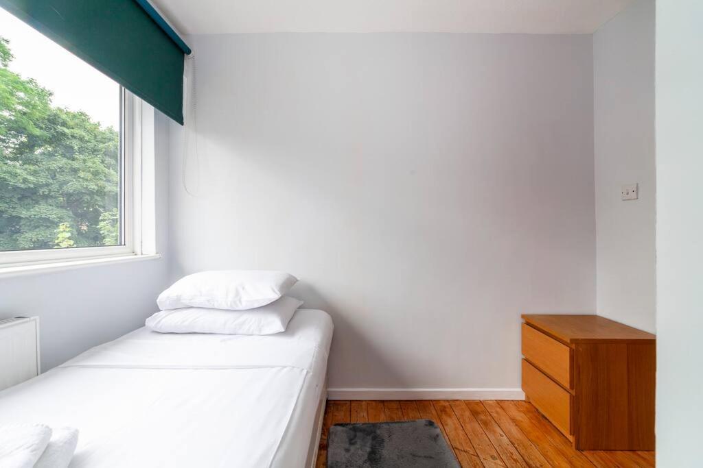 Newly Refurbished 5 Bdr House Wgarden And Parking Vakantiehuis Londen
