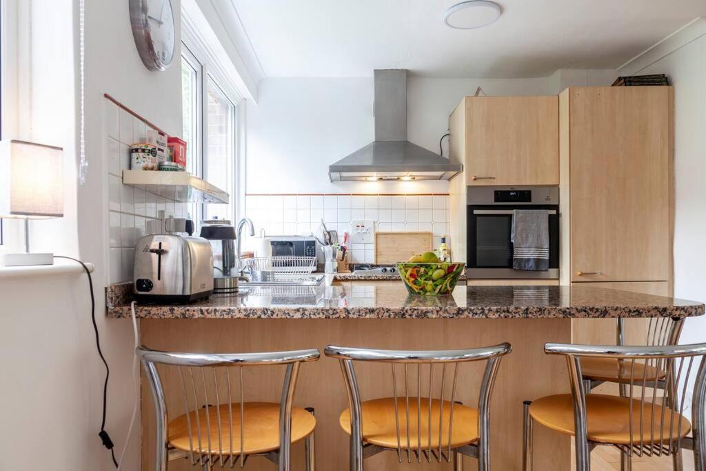 Newly Refurbished 5 Bdr House Wgarden And Parking * Londen