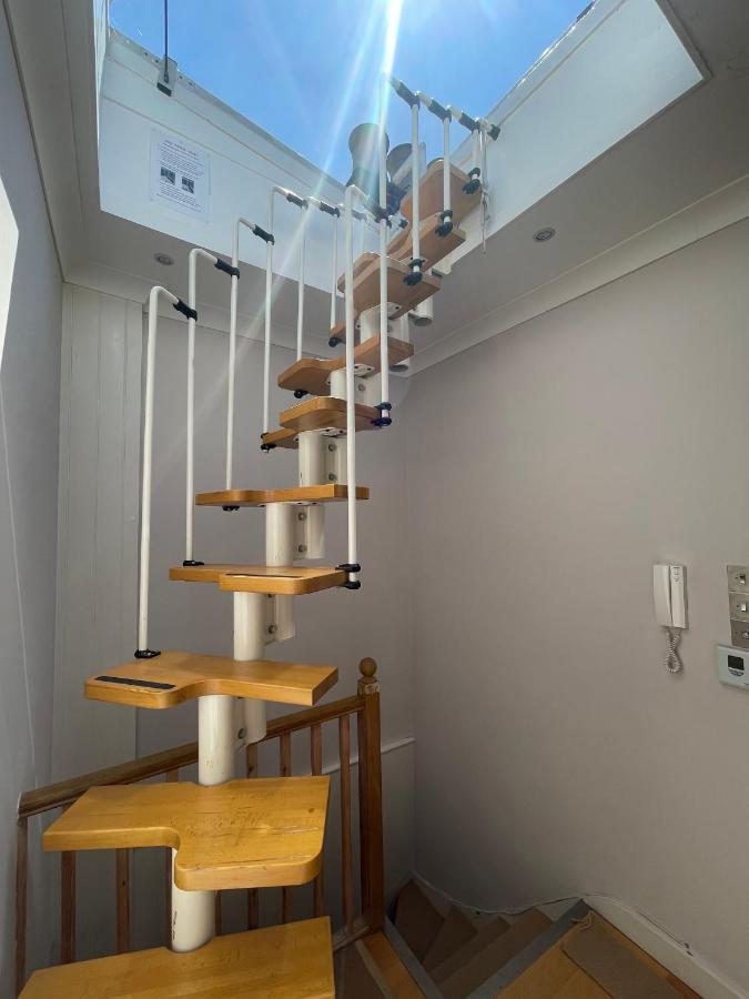 Sunny 2 Bedroom, 2 Bathroom With Roof Terrace * Londen