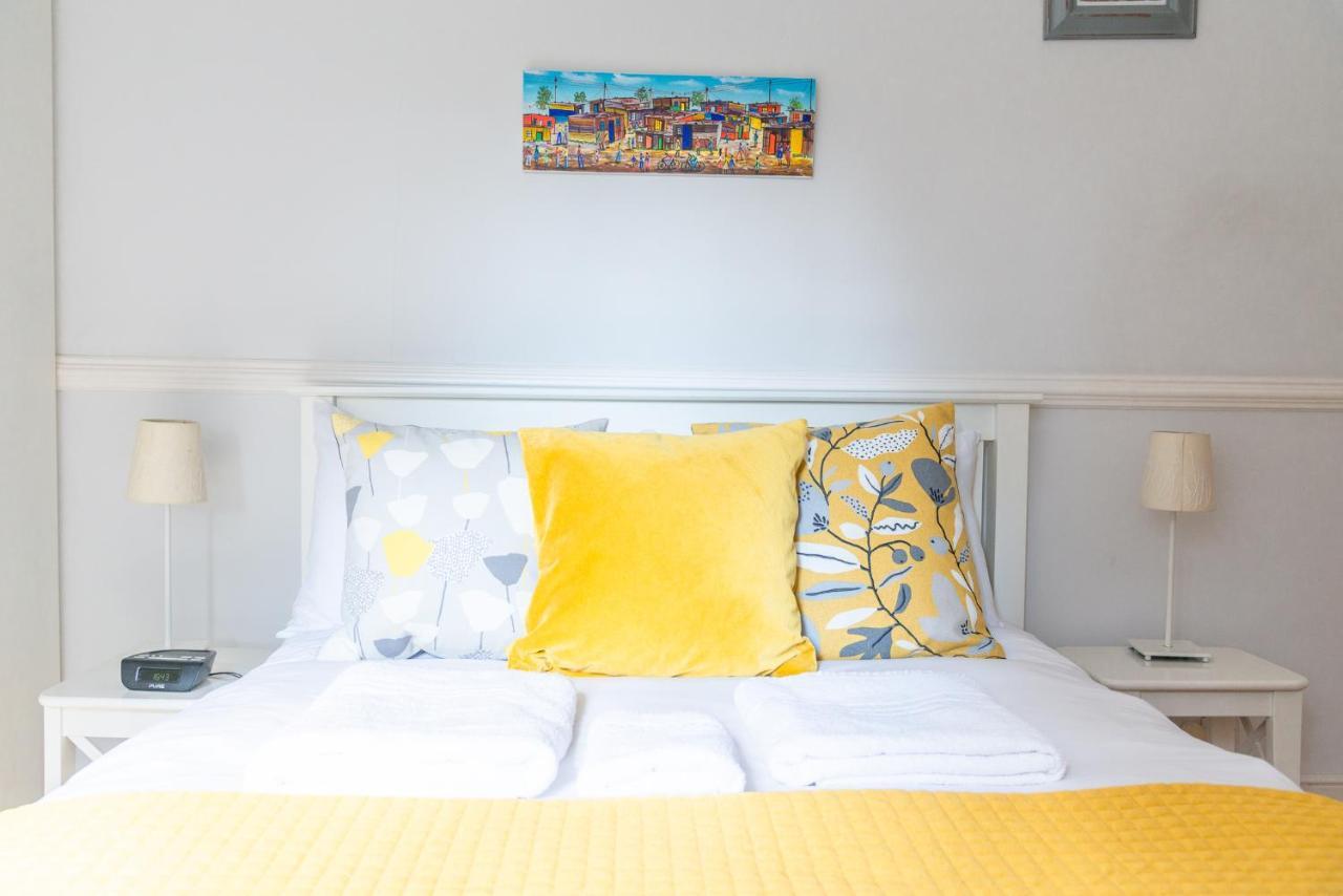 Pass The Keys West Cheerful Garden Apartamento Londres