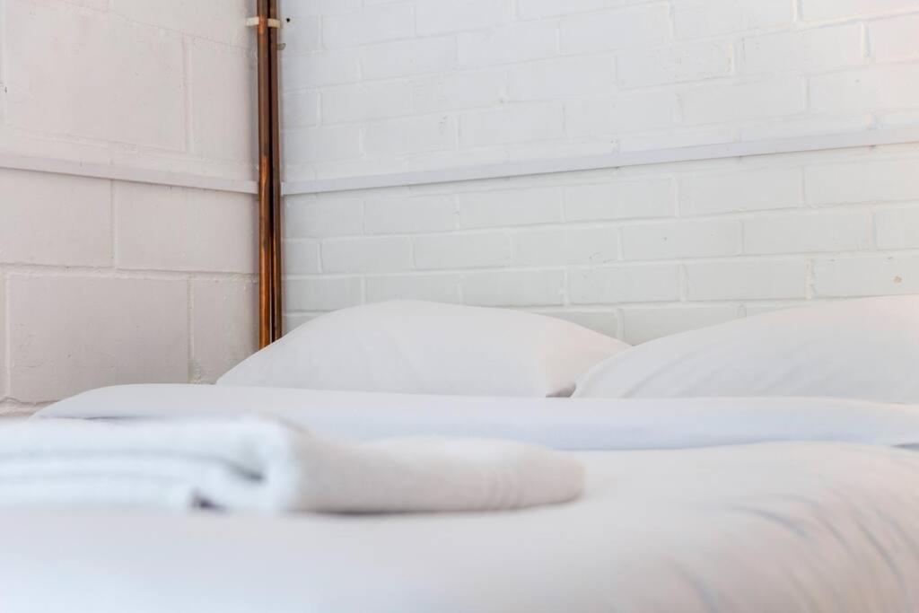 Vakantiehuis Newly Refurbished 5 Bdr House Wgarden And Parking Londen