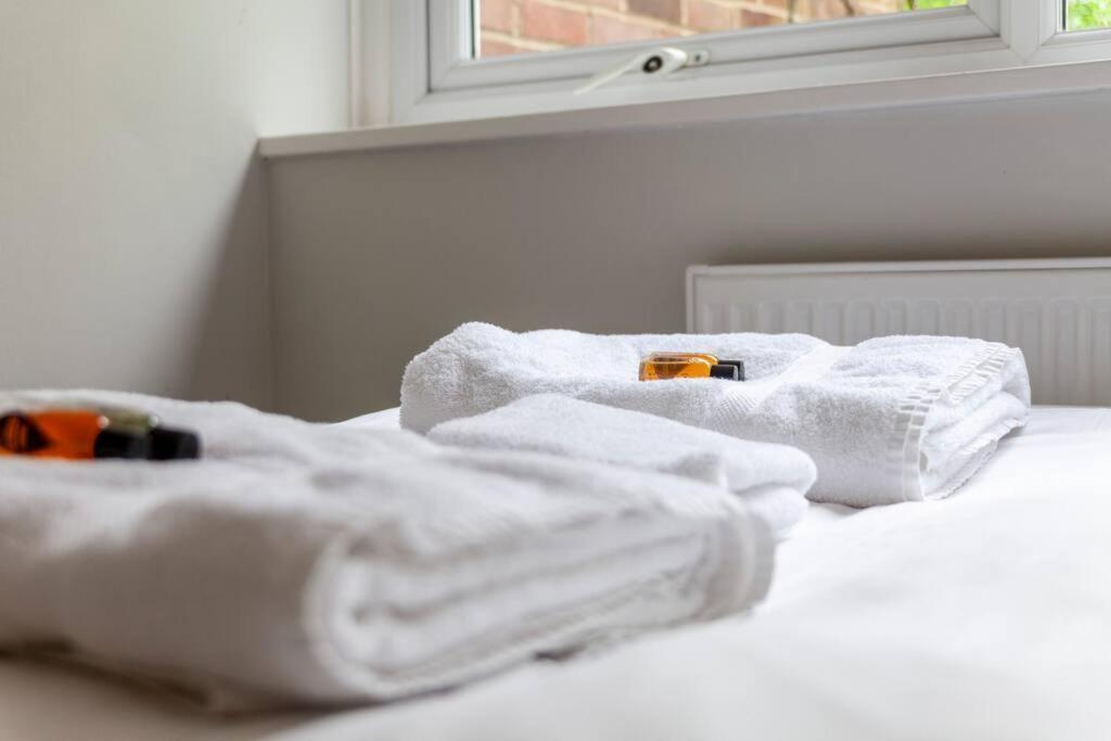 Vakantiehuis Newly Refurbished 5 Bdr House Wgarden And Parking