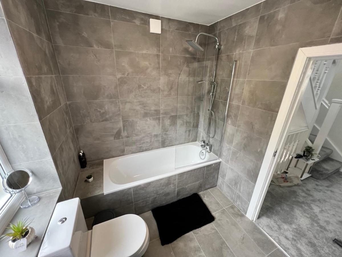 Wembley Stadium 5 Star Brand New Luxury Sleeps 14 With Parking * Londres