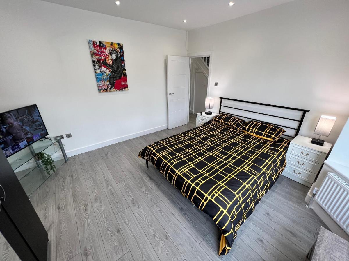 Casa de férias Wembley Stadium 5 Star Brand New Luxury Sleeps 14 With Parking Londres