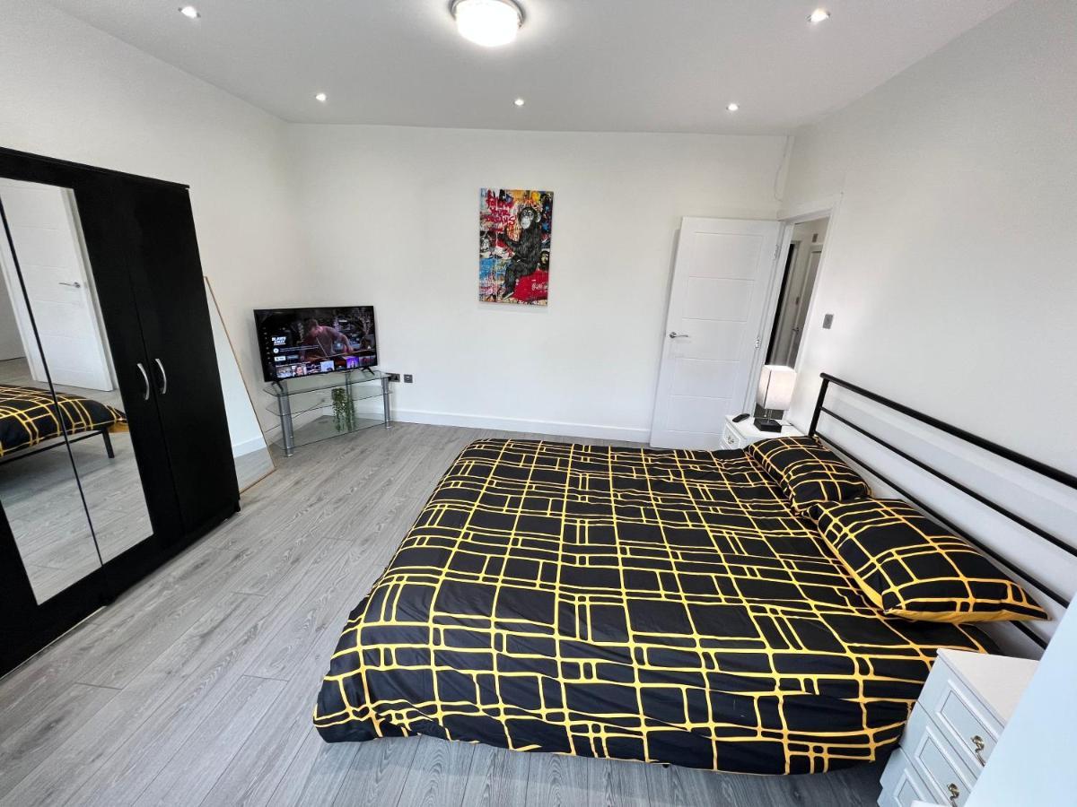 Casa de férias Wembley Stadium 5 Star Brand New Luxury Sleeps 14 With Parking Londres