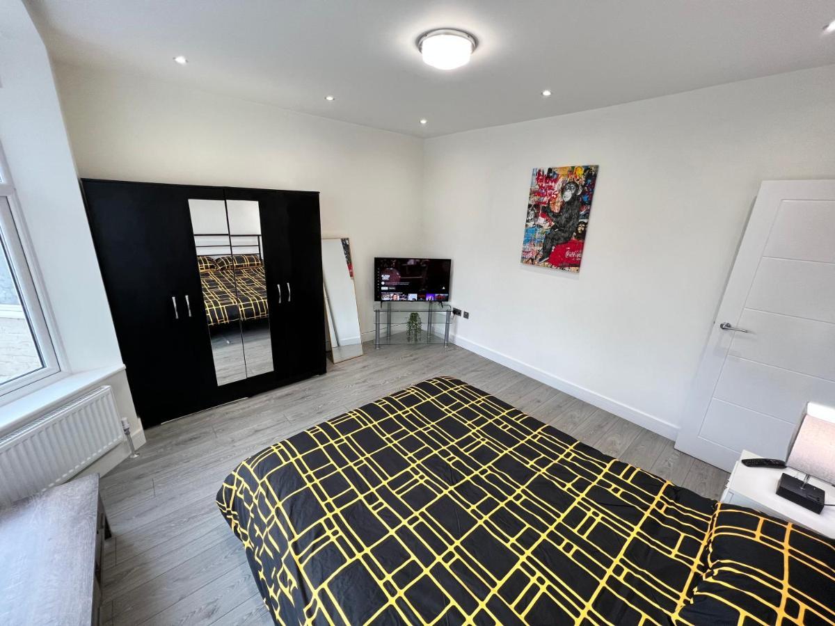 Wembley Stadium 5 Star Brand New Luxury Sleeps 14 With Parking Casa de férias