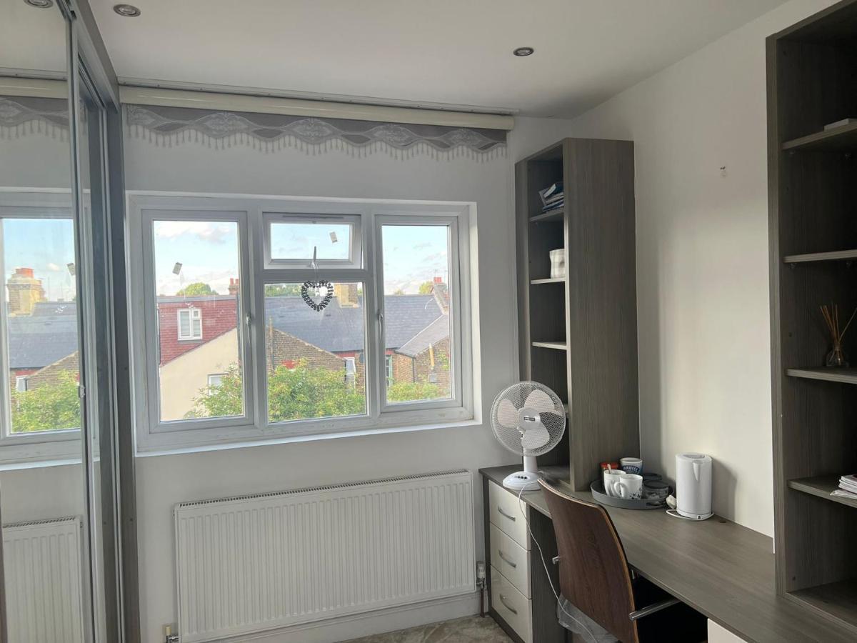 Deluxe Near Tottenham Hotspur Stadium Quarto em Acomodações Particulares Londres