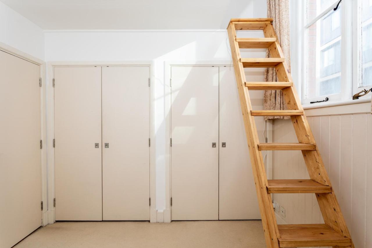 Apartment Unique Character Filled, East Flat London