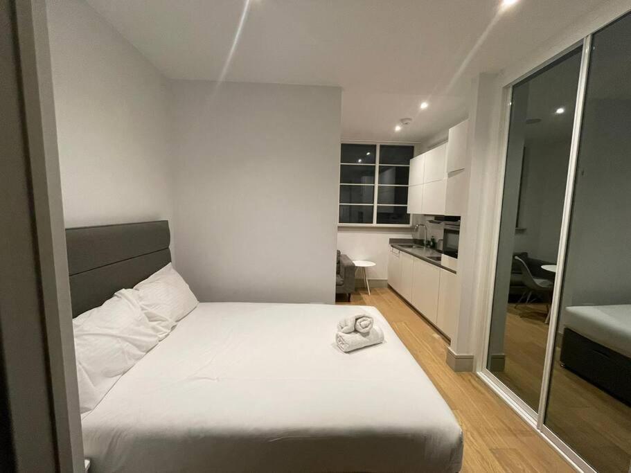 Monthly Stays 1bed Serviced Studio Free Wifi & Netflix Whitechapel Perfect For Solo & Coupled Guests Apartamento