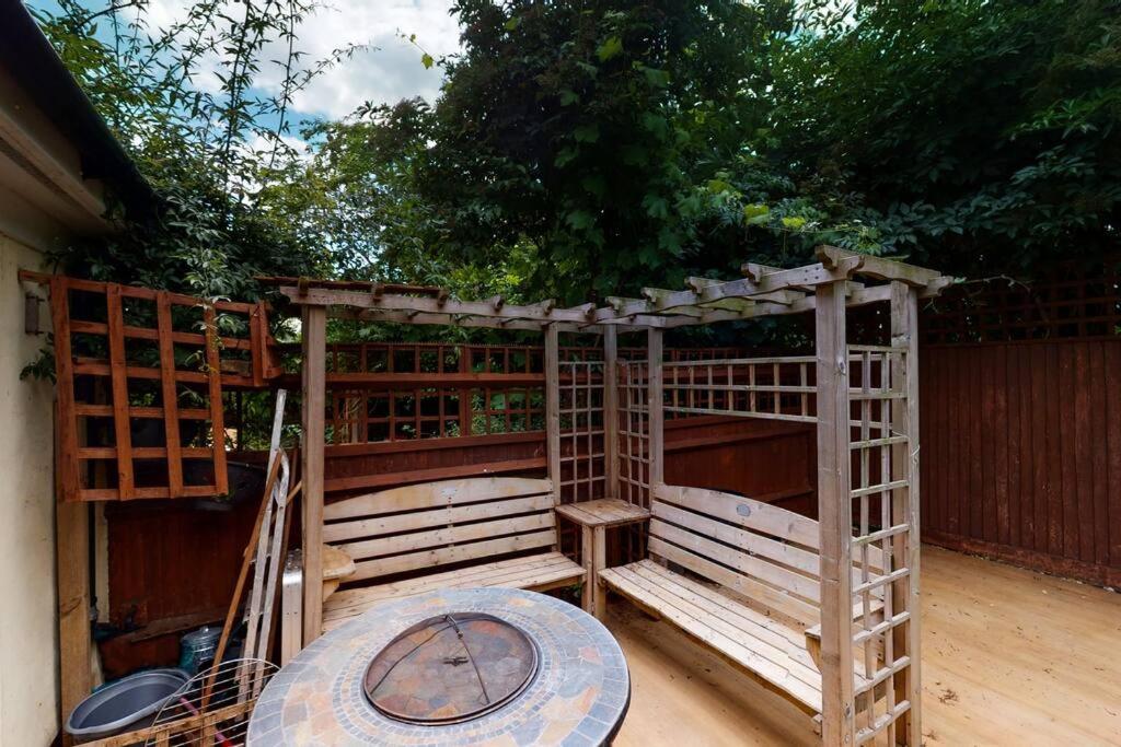 Spacious 4 Bedroom With Garden In Appartement