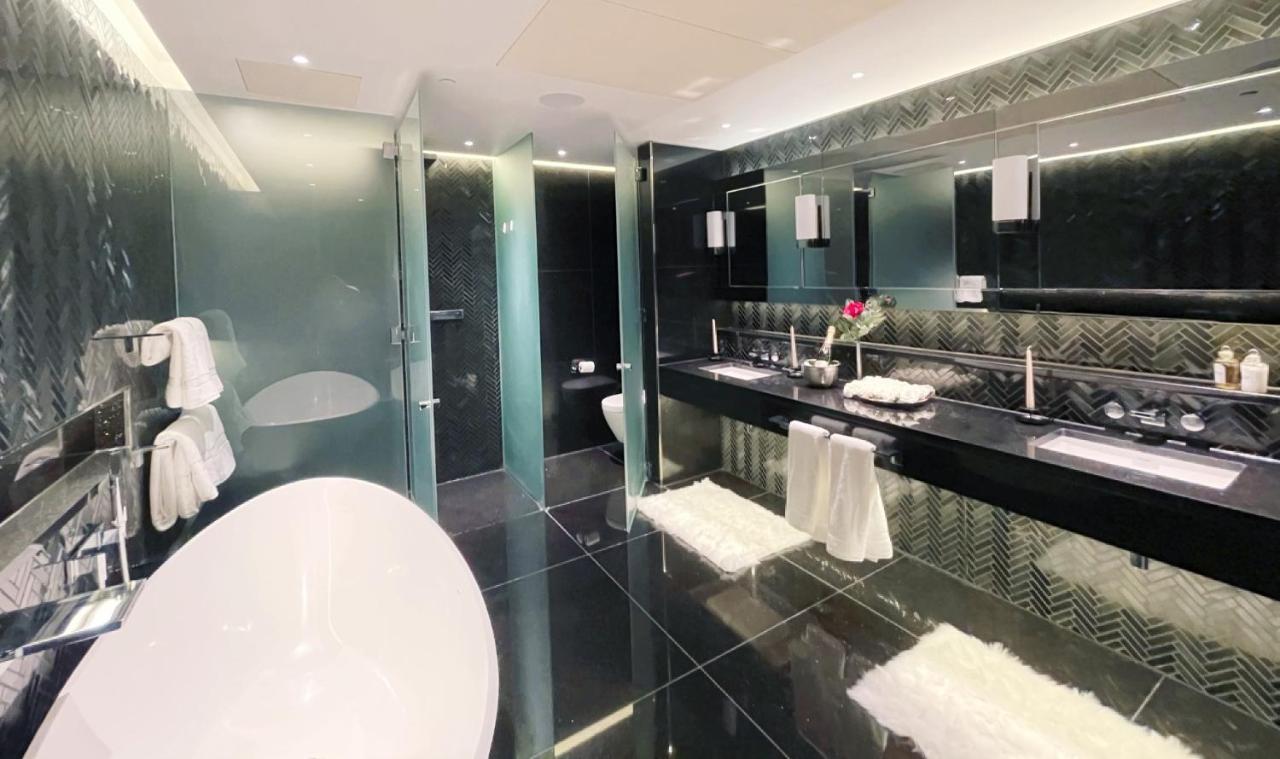 Accommodatie bij particulieren One Bedroom In Luxury On 30th Floor In Central With Breathtaking Skyline View Of Major Landmarks In *
