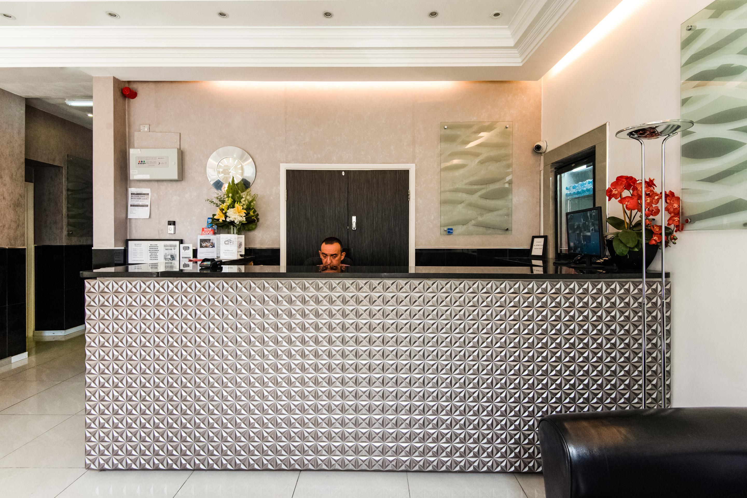 Huttons Hotel, Victoria