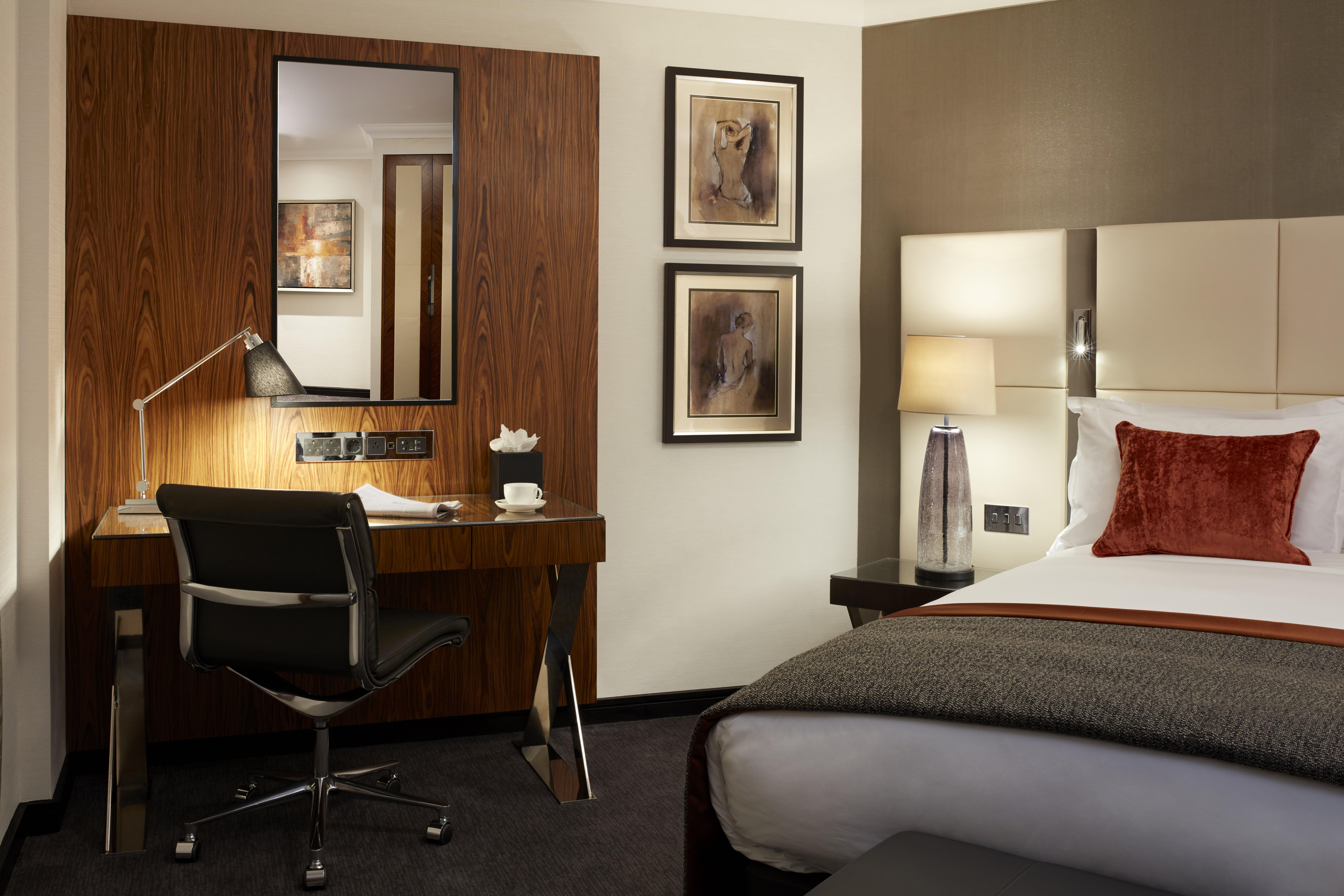 Crowne Plaza - - Embankment Hotel 4*