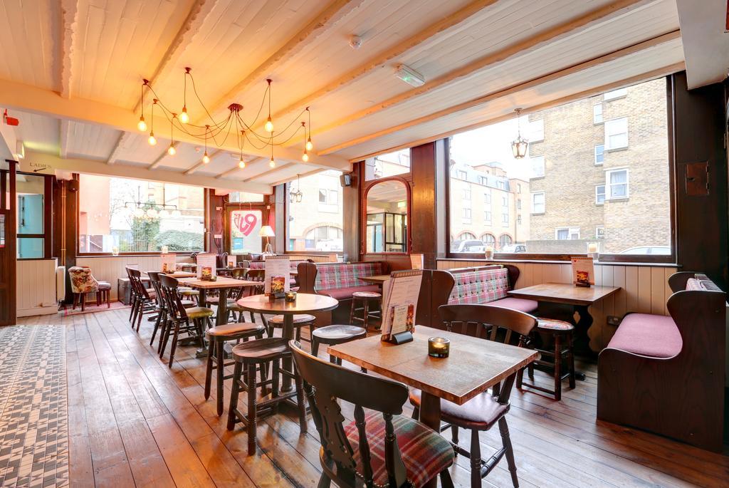 Publove @ The Exmouth Arms, Euston Hostal Londres
