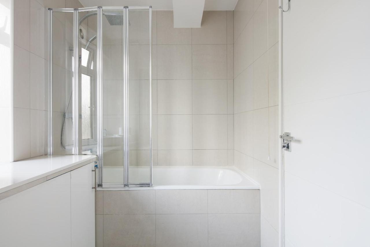 Bright & Welcoming Garden Flat Sleeps 6 In Style London