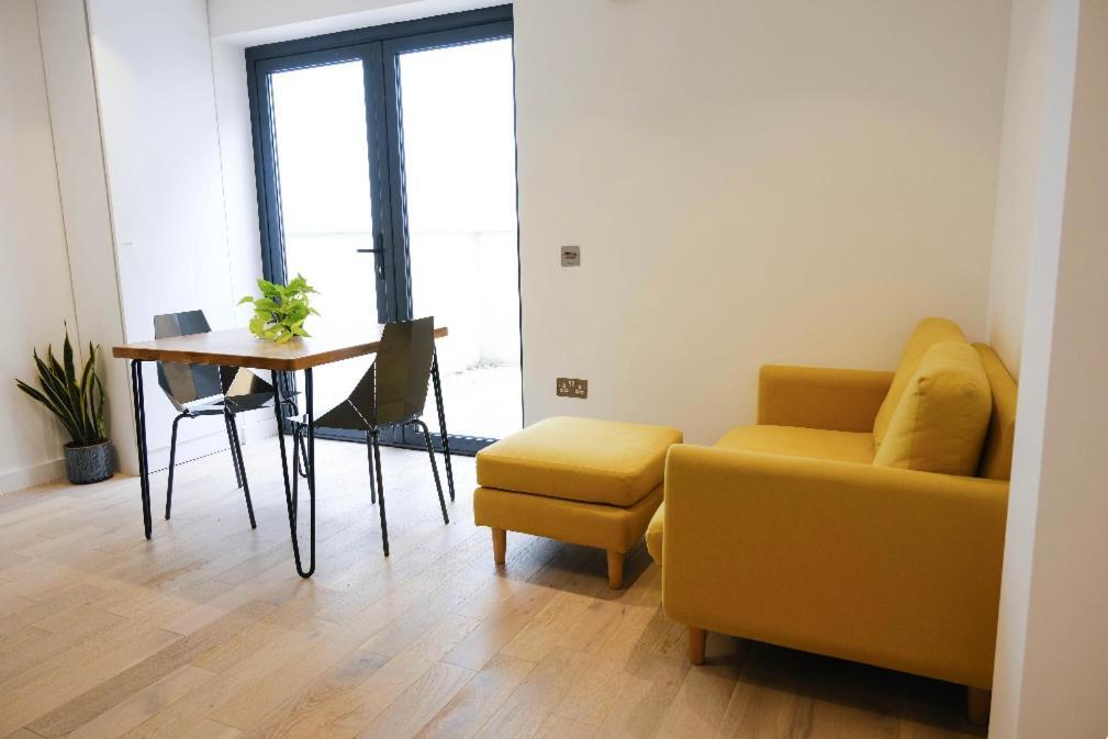 Cute Flat
