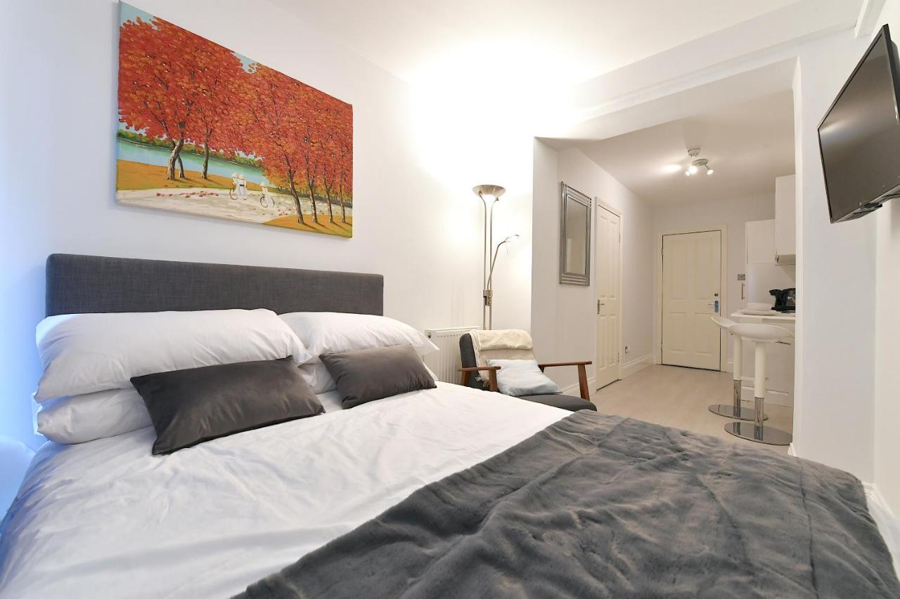 Very Close To Line Underground Shepherds Bush And Westfield Newly Refurbished Londres