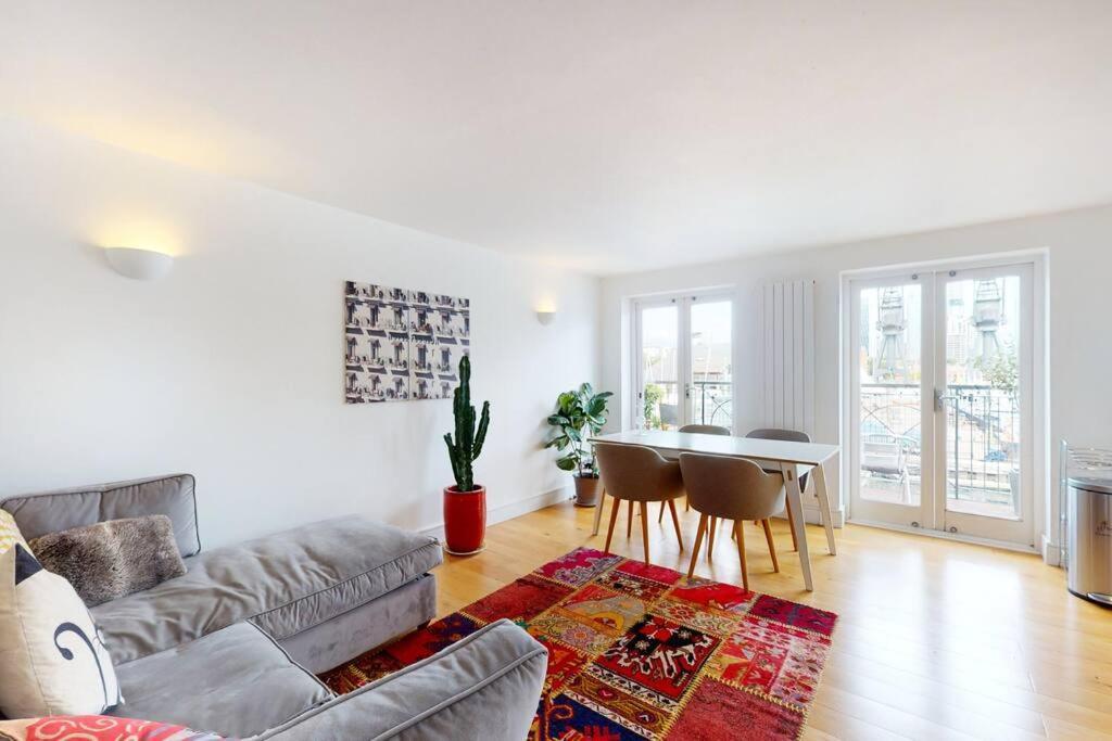 Lovely 2 Bedroom Flat Overlooking Canary Wharf Londres
