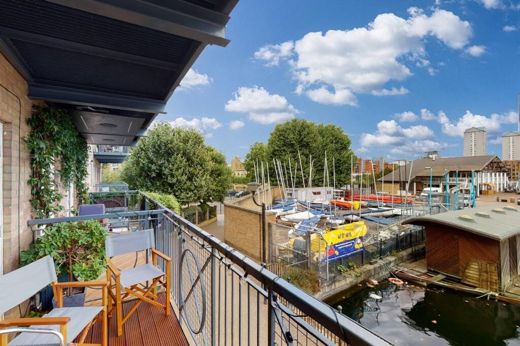 Lovely 2 Bedroom Flat Overlooking Canary Wharf Apartamento Londres