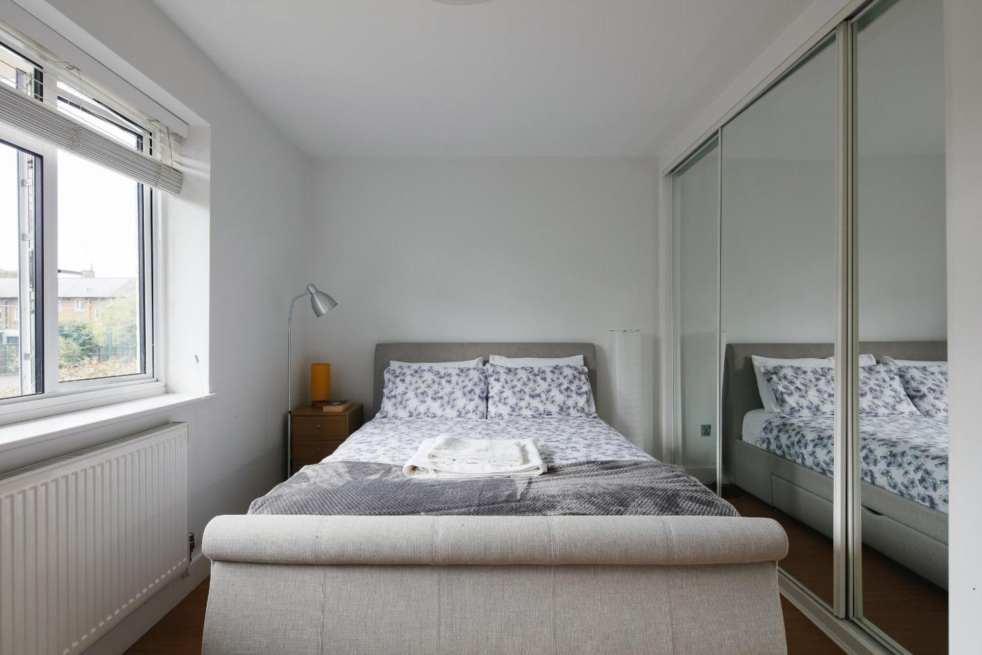 Bright & Welcoming Garden Flat Sleeps 6 In Style Apartment *