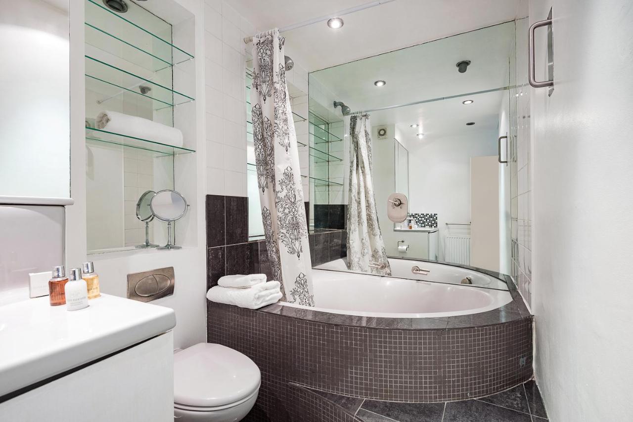 Bright And Stylish In Trendy Islington By Underthedoormat * London