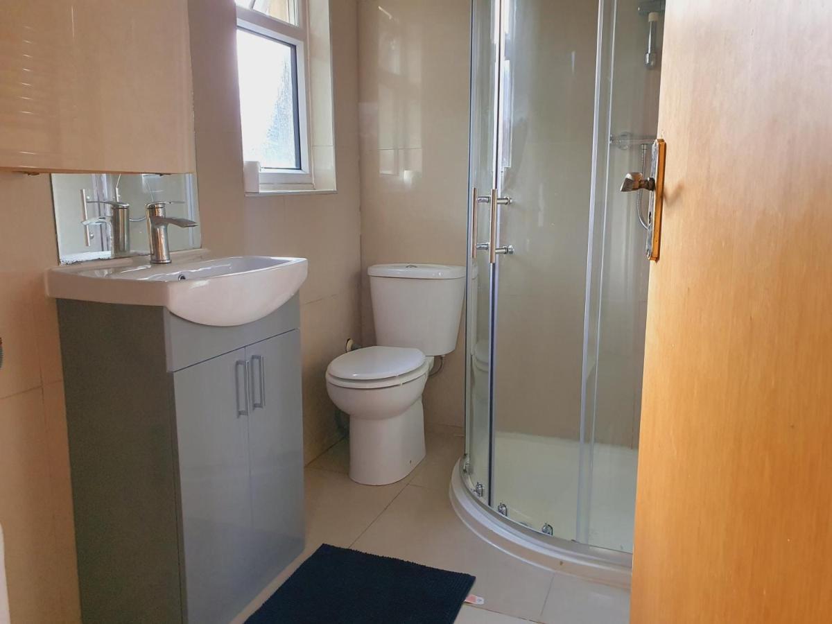 Private Room- Direct Travel Central/ Heathrow Maison d'hôtes *
