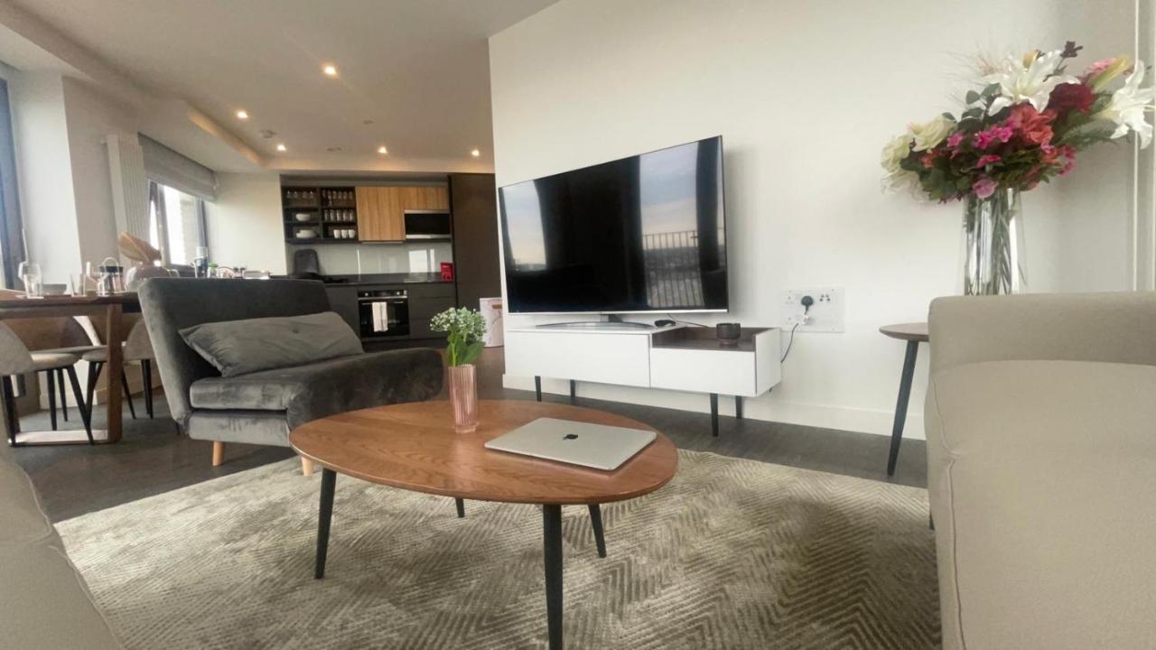 Luxury Three Bed By Excel Apartment London