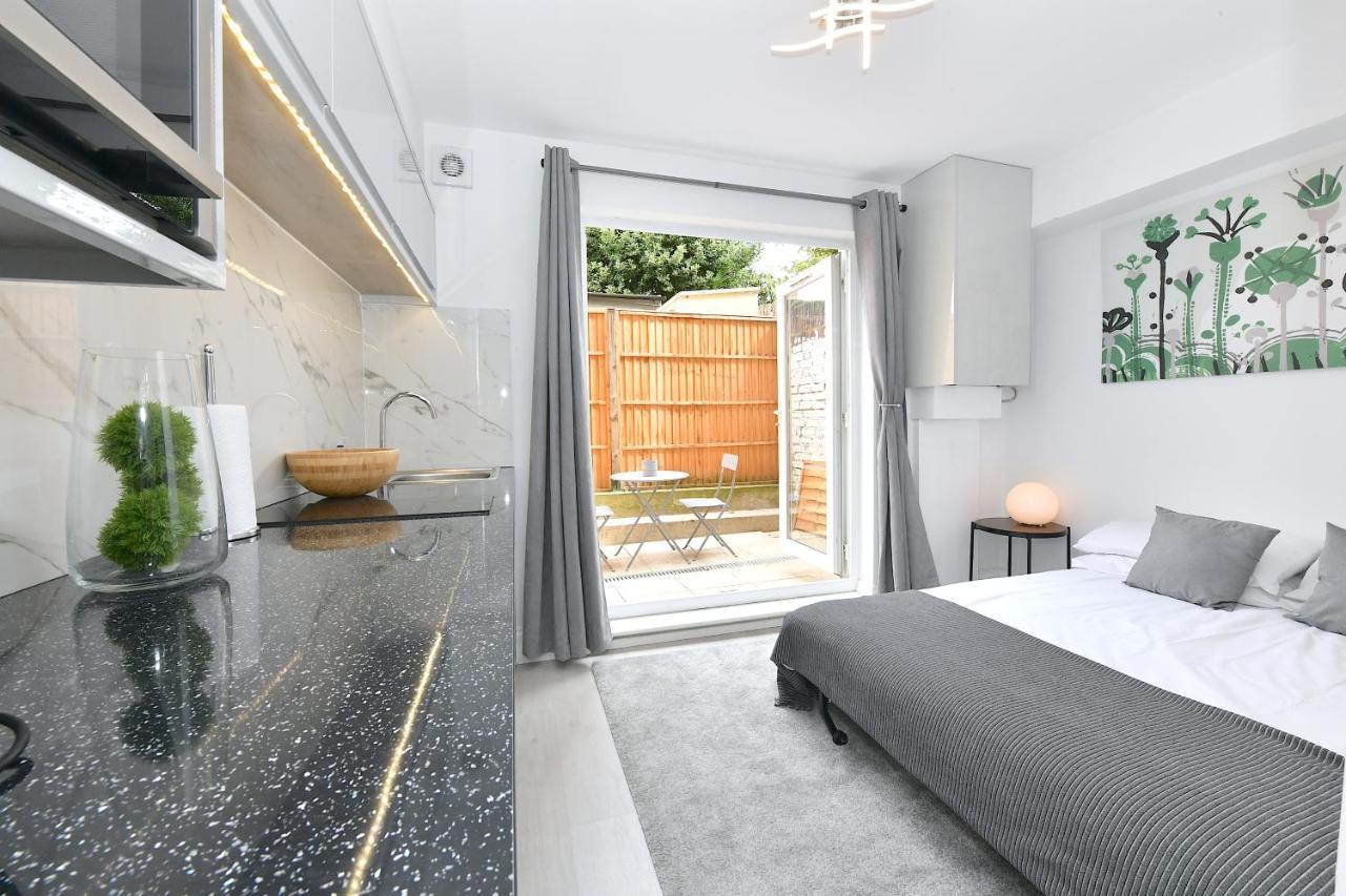 Very Close To Line Underground Shepherds Bush And Westfield Newly Refurbished * Londres