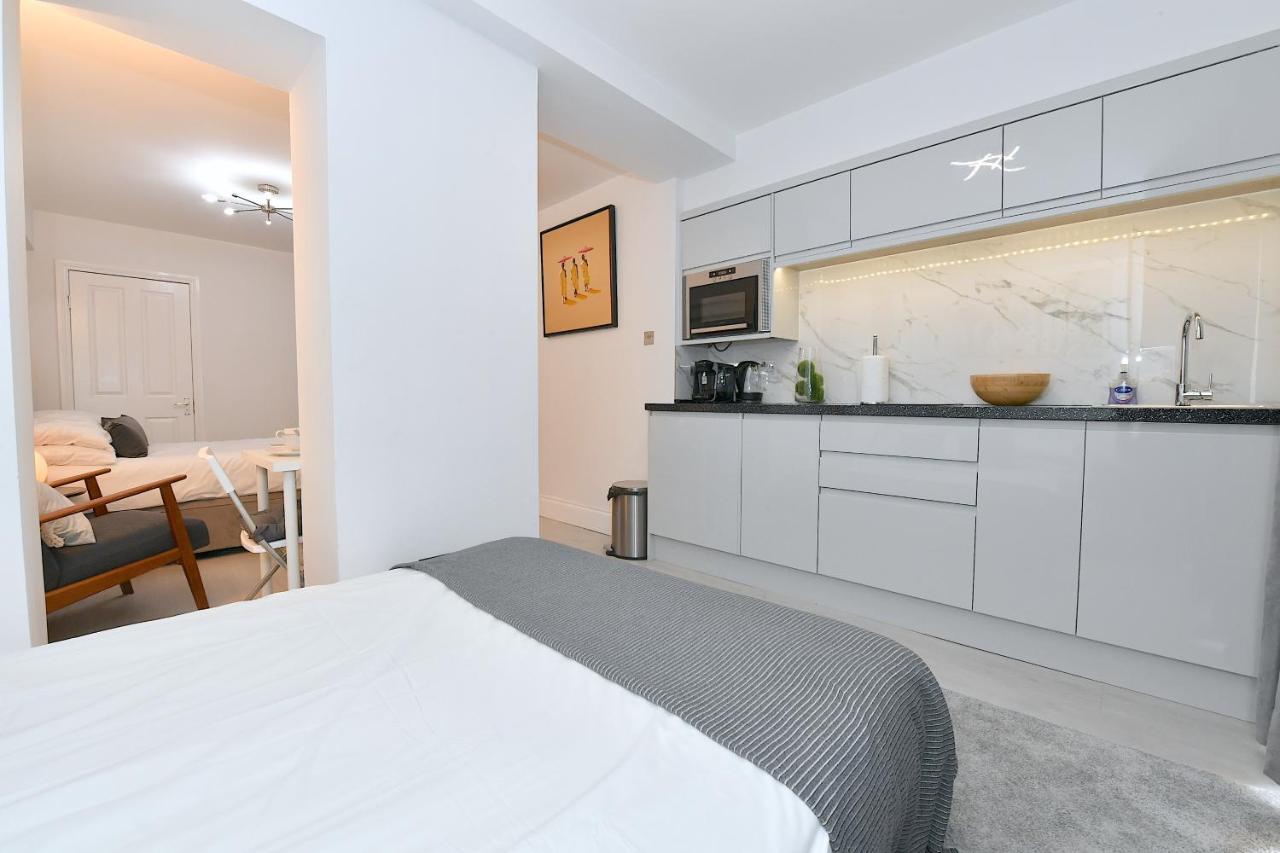 Very Close To Line Underground Shepherds Bush And Westfield Newly Refurbished Londres