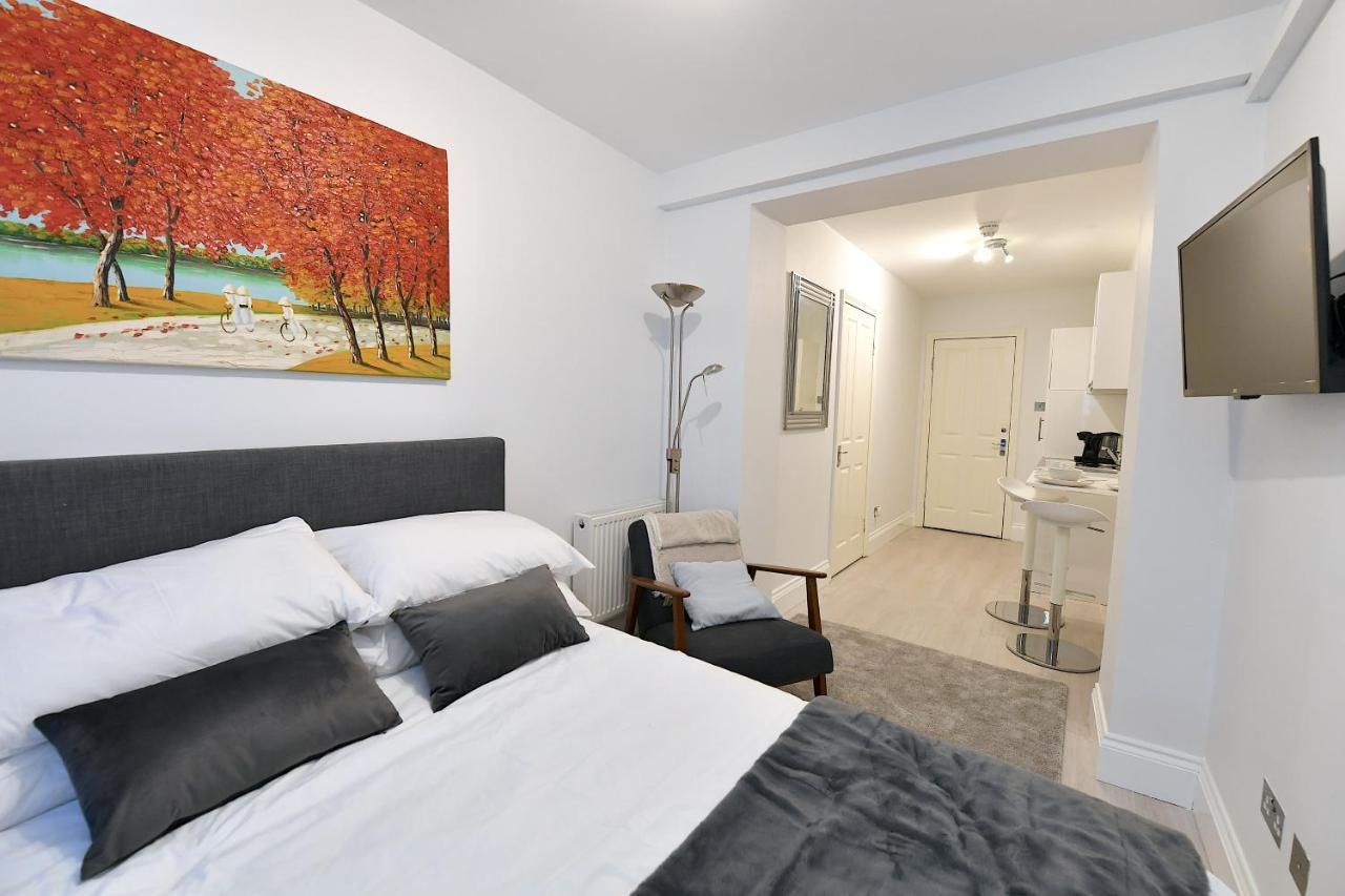 Very Close To Line Underground Shepherds Bush And Westfield Newly Refurbished * Londres