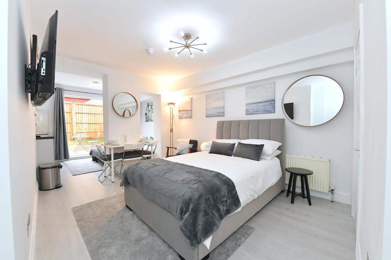 Very Close To Line Underground Shepherds Bush And Westfield Newly Refurbished Londres