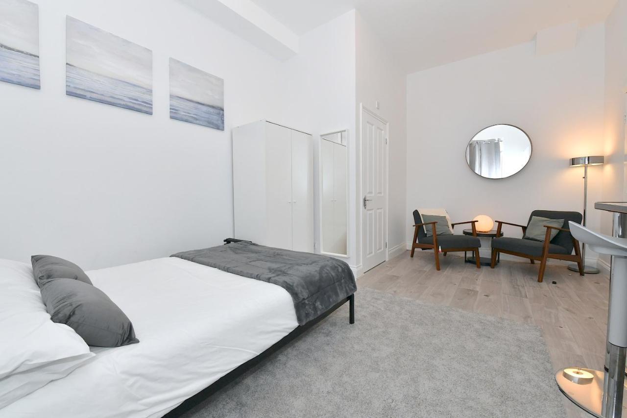 Very Close To Line Underground Shepherds Bush And Westfield Newly Refurbished * Londres