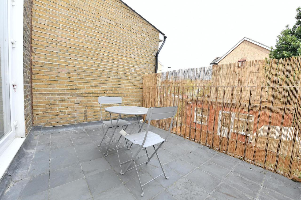 Very Close To Line Underground Shepherds Bush And Westfield Newly Refurbished Apartamento Londres