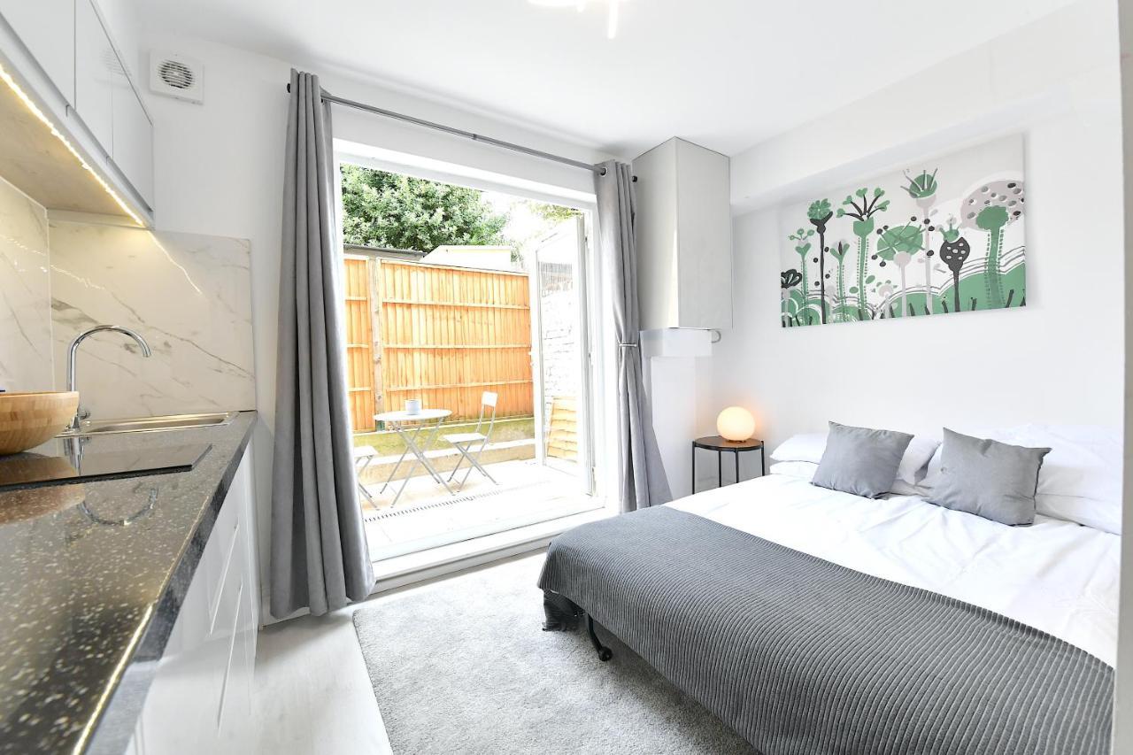 Very Close To Line Underground Shepherds Bush And Westfield Newly Refurbished Londres