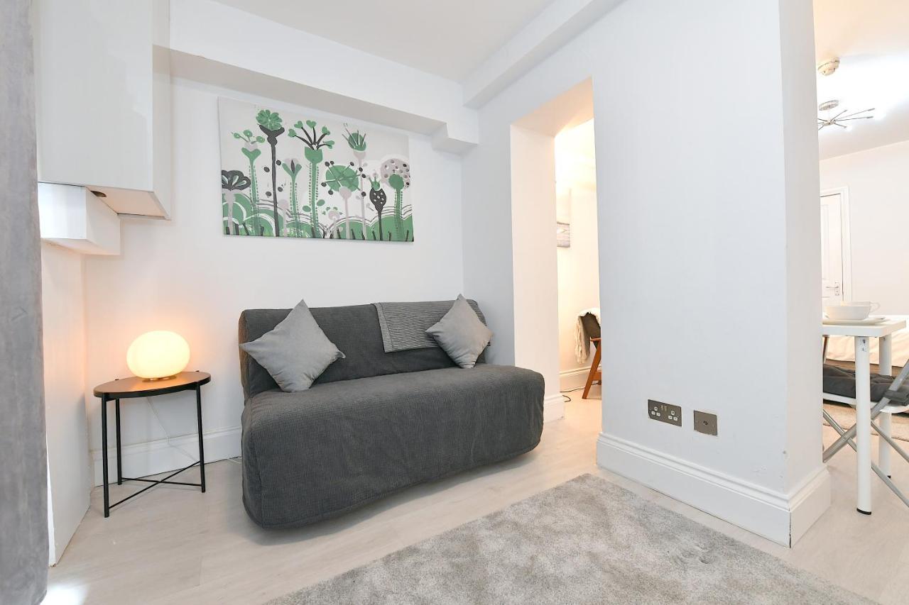 Very Close To Line Underground Shepherds Bush And Westfield Newly Refurbished Londres