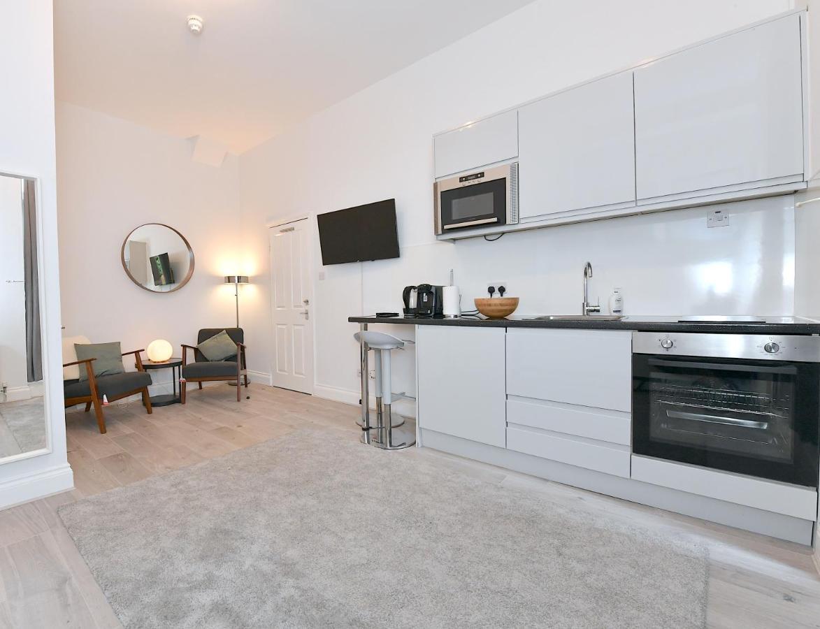 Very Close To Line Underground Shepherds Bush And Westfield Newly Refurbished * Londres