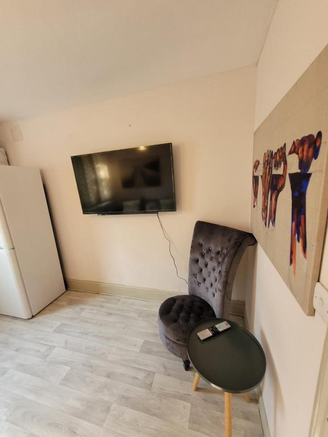 43 Kimberly Road London