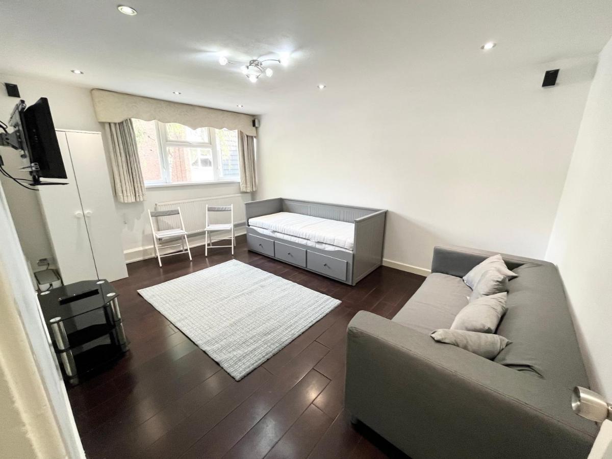 Apartment Large Close To Ldn