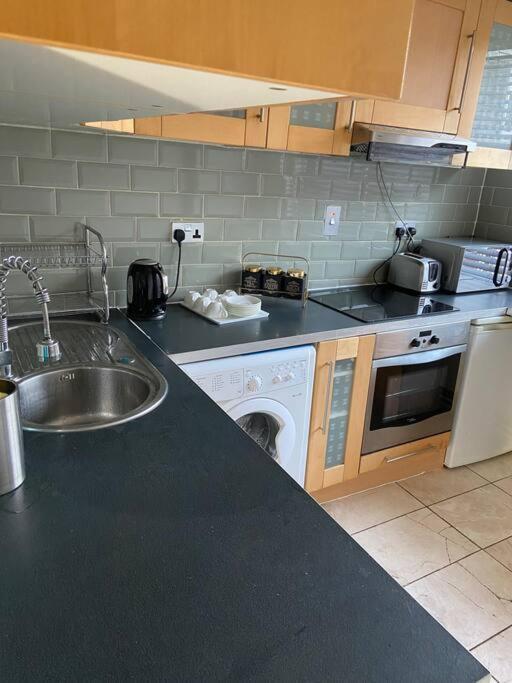 Lovely 3 Bedroom Family In Central *