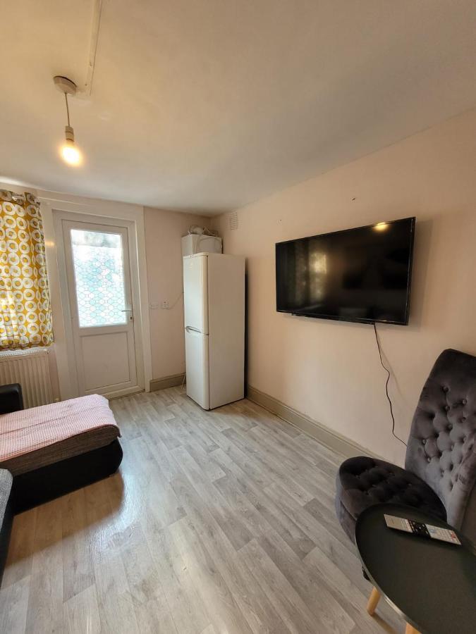 43 Kimberly Road Apartment *