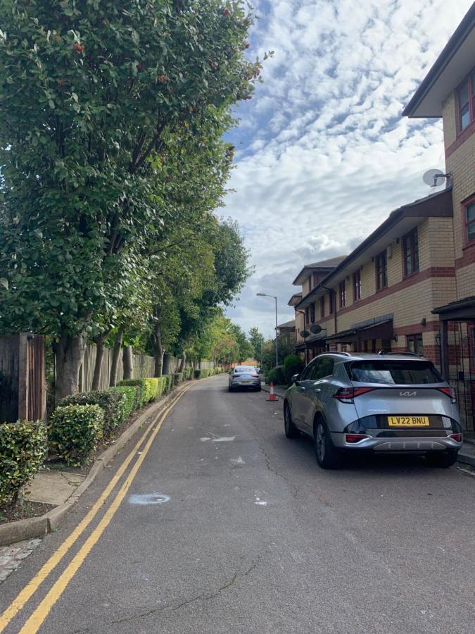 Apartamento Large, Spacious 3 Bedroom Sleeps 6, For Contractors And Holidays In Lewisham, Greater - 1 Free Parking Space & Free Wifi *